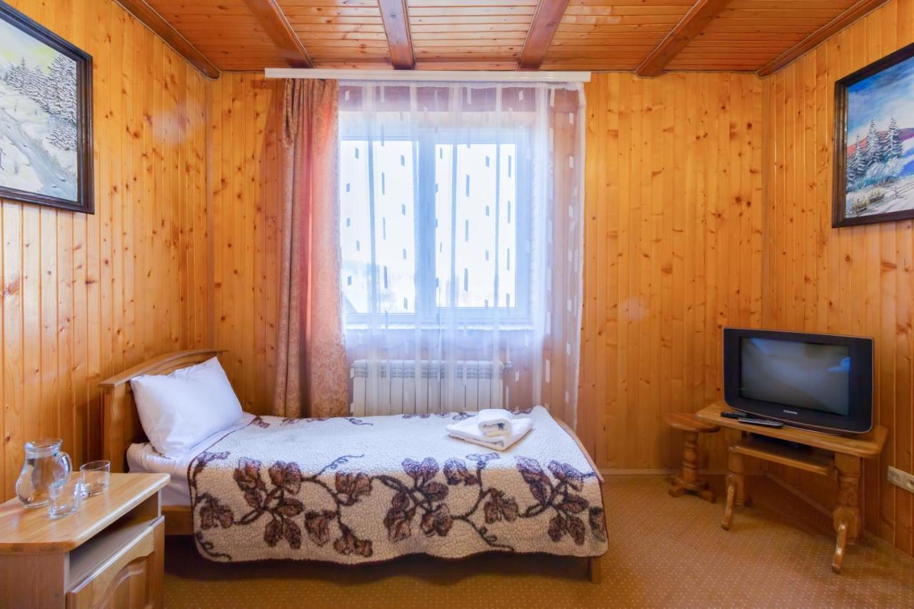 У Мар'Яни І Назара Hotel Jaremtsje Buitenkant foto