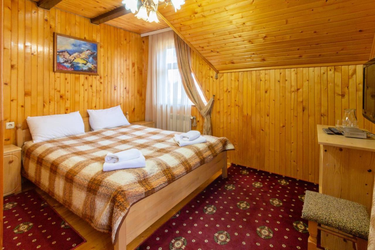 У Мар'Яни І Назара Hotel Jaremtsje Buitenkant foto