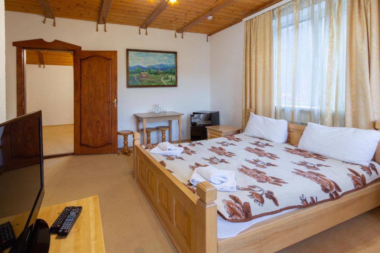 У Мар'Яни І Назара Hotel Jaremtsje Buitenkant foto
