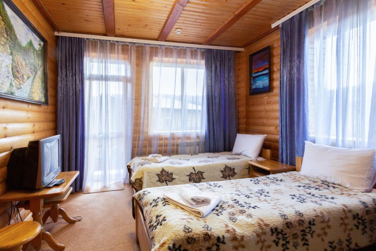 У Мар'Яни І Назара Hotel Jaremtsje Buitenkant foto