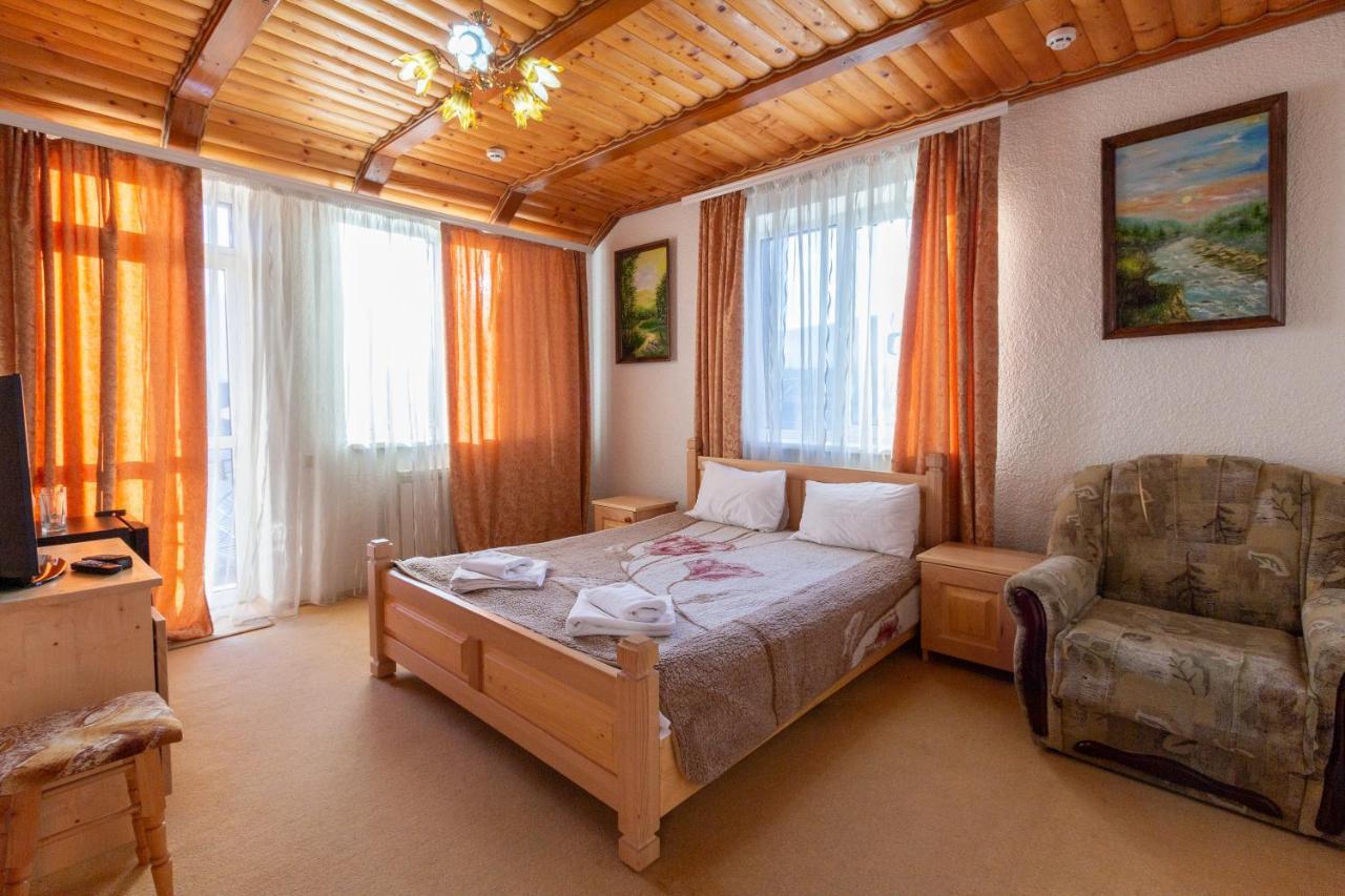 У Мар'Яни І Назара Hotel Jaremtsje Buitenkant foto