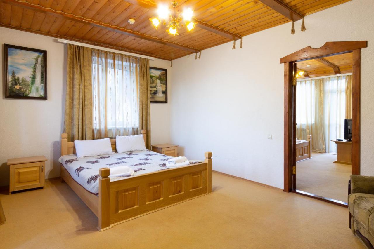 У Мар'Яни І Назара Hotel Jaremtsje Buitenkant foto
