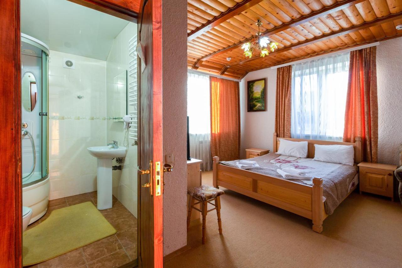 У Мар'Яни І Назара Hotel Jaremtsje Buitenkant foto