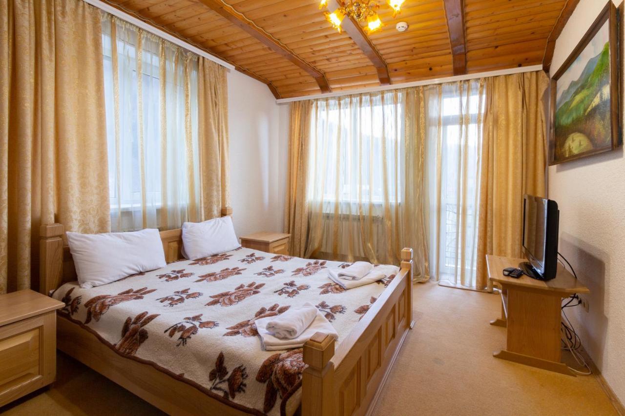 У Мар'Яни І Назара Hotel Jaremtsje Buitenkant foto