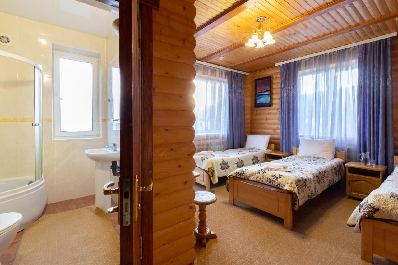 У Мар'Яни І Назара Hotel Jaremtsje Buitenkant foto