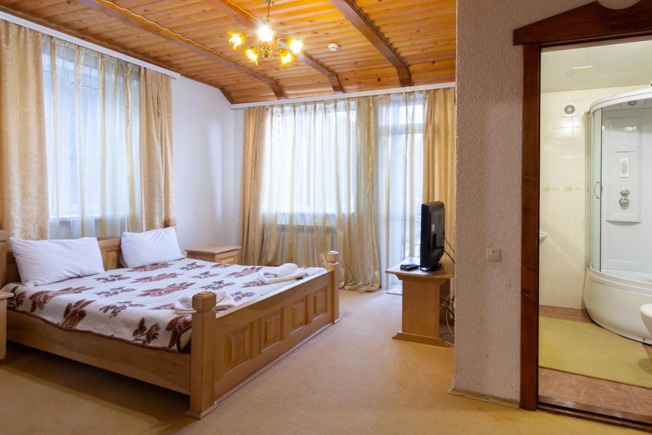 У Мар'Яни І Назара Hotel Jaremtsje Buitenkant foto